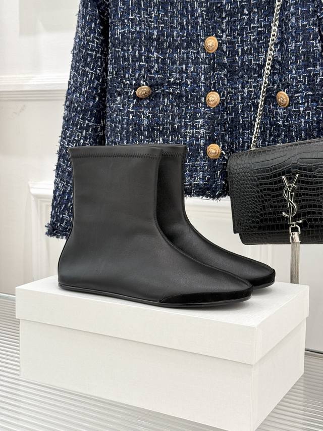 Top Edition The Row 25Wf Autumn and Winter New Retro Stretch Boots. Its design i