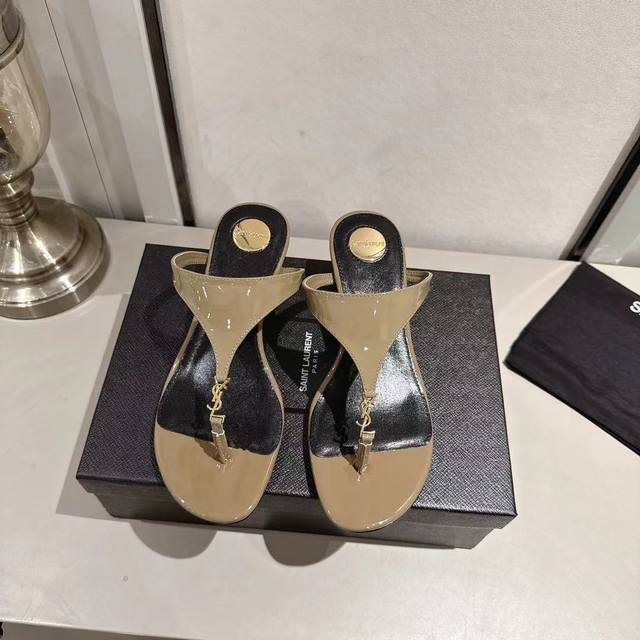 Ysl thong wedge slippers 2025 new version khaki patent leather heel height 4.5cm