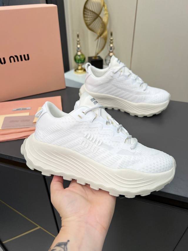 Miumiu 2025 Spring/Summer new fashion, breathable knitted sports mesh shoes, thi