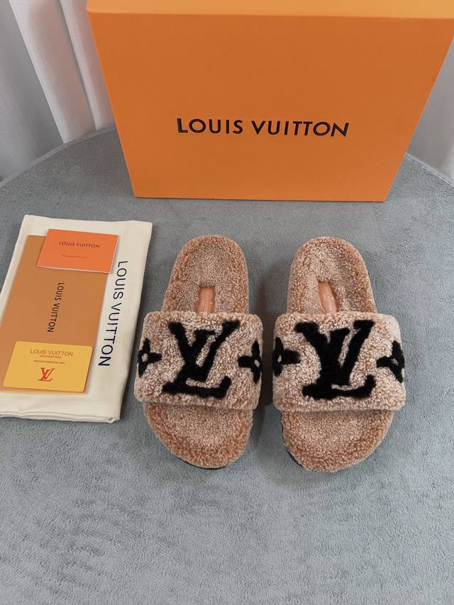 Louis Vuitton's new wool slippers are made of fine and soft wool DDD. They are m