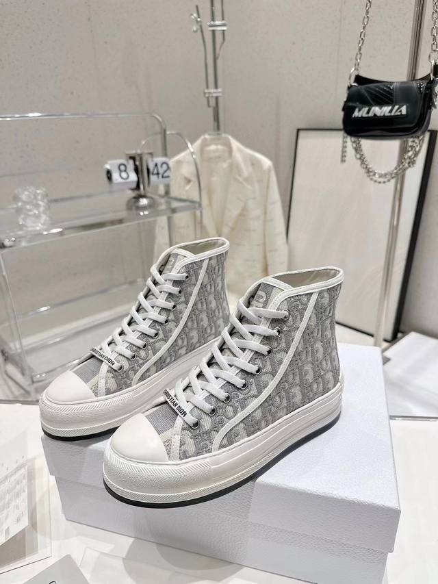 Women's and men's Dior Walk'n'Dior platform sneakers with monogram embroidery. D