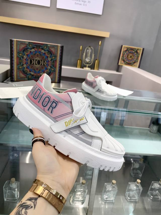 Men's and Women's Dior is on a roll! Fall/Winter runway style, classic casual sn