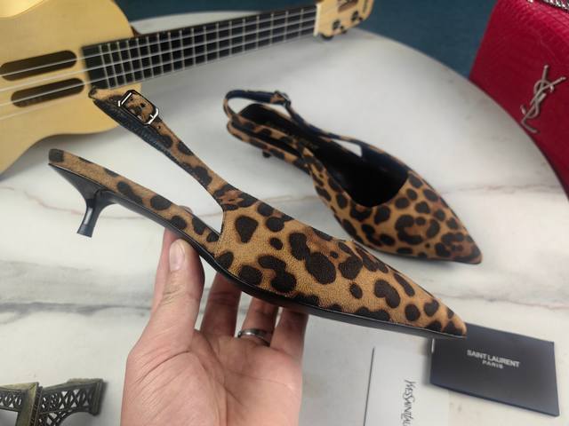 Genuine leather outsole beige Saint Laurent, stiletto heel, pointed toe leopard