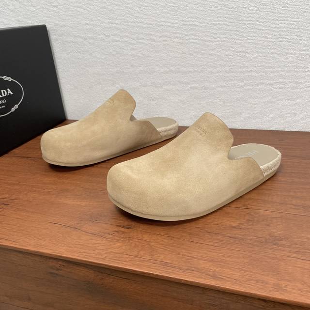 Prada's new men's mules are stylish half-slippers. DDD. These stylish, casual mu
