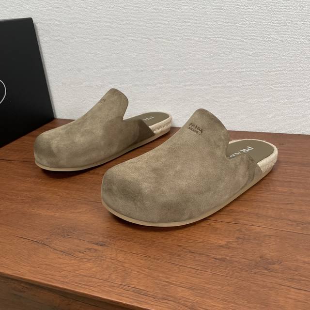 Prada's new men's mules are stylish half-slippers. DDD. These stylish, casual mu