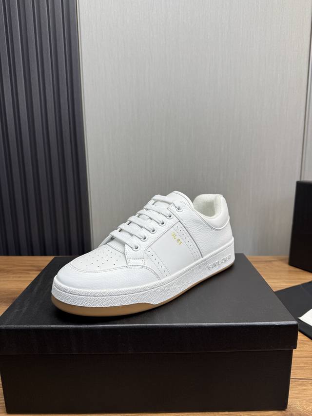 Factory Price Saint Laurent. Saint Laurent men's low-top casual shoes official