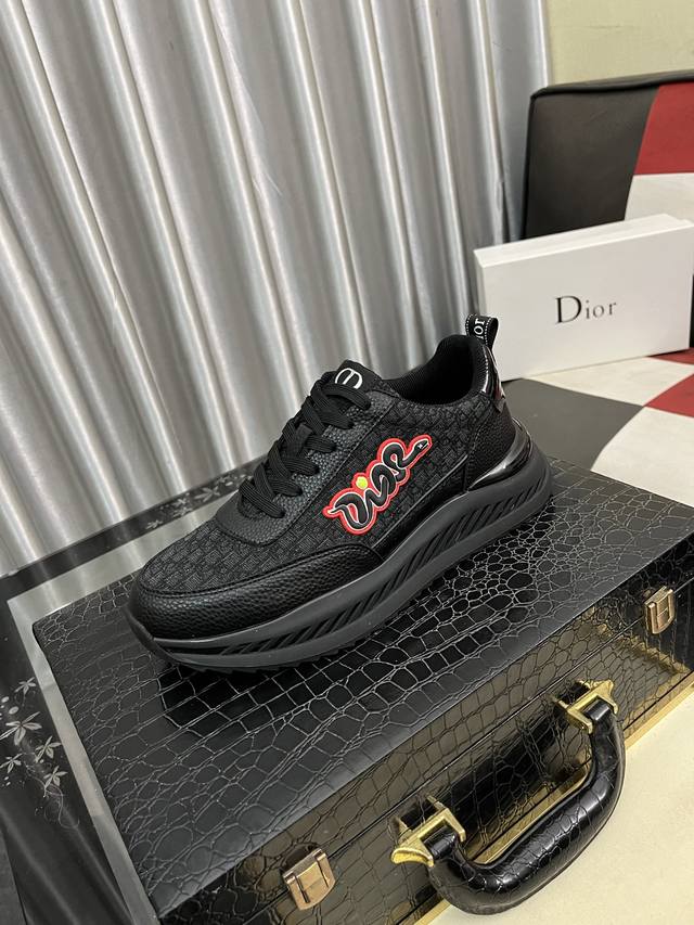 Factory Price: Unique Dior modern sneakers. Casual leather shoes. Imported from