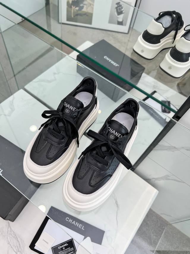 Actual price Super hot Chanel new casual sneakers, hard to find at the counter.