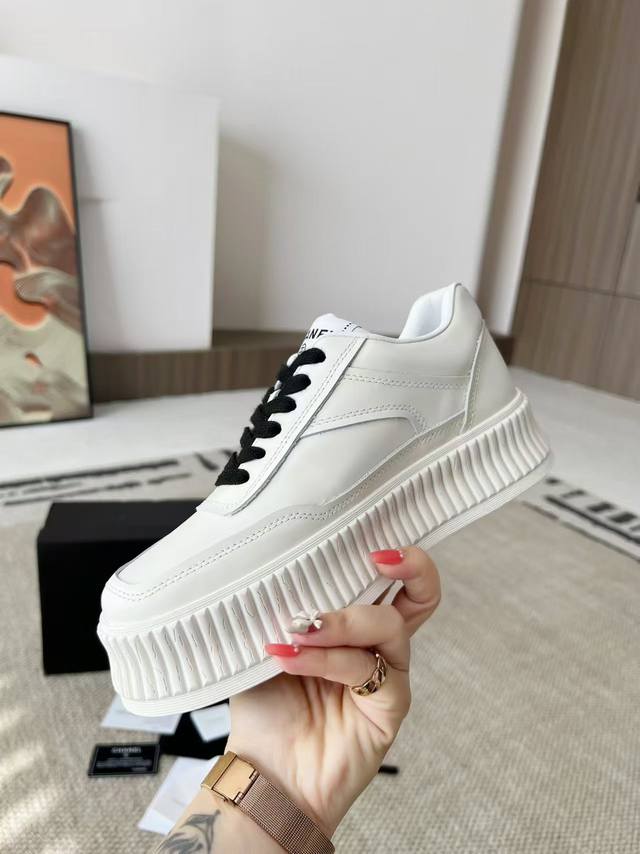 Actual price Chanel 24Sf latest full leather panda color white shoes casual spor