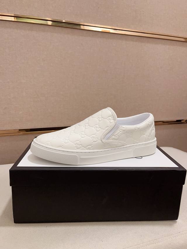 Gucci new models are available at Gucci counters simultaneously. The upper is im