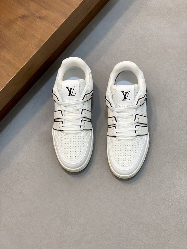 Lujia's new men's Trainer sneakers are crafted from soft, grained calfskin in a