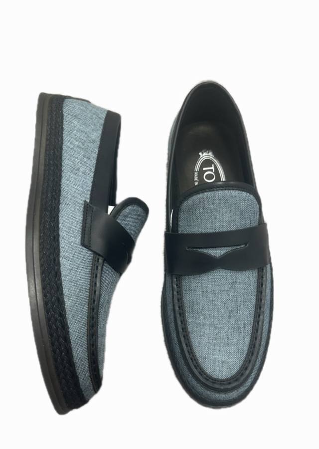 This Tods loafer is crafted from fine calfskin, lined with premium leather, and