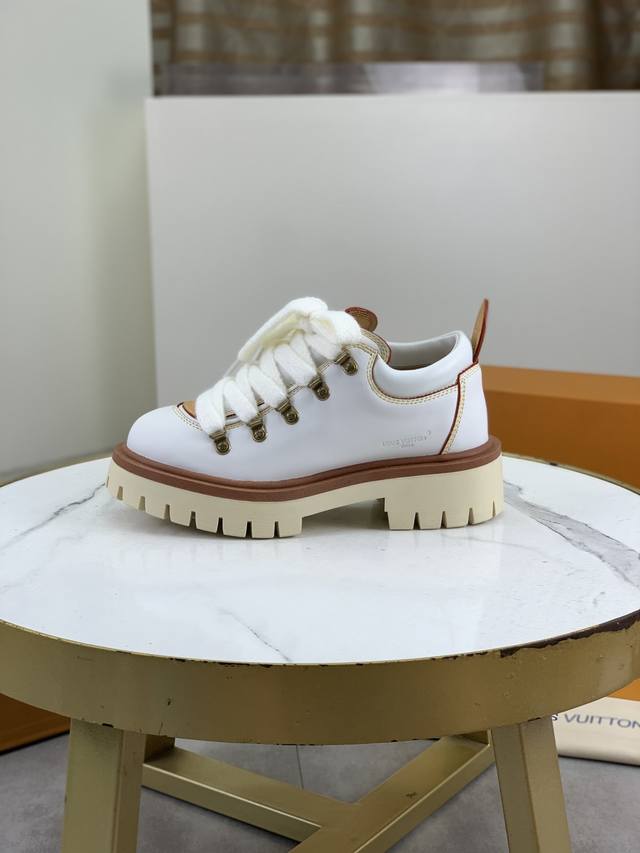 Factory P price P actual price Lv Louis Vuitton 2025 autumn and winter new top v