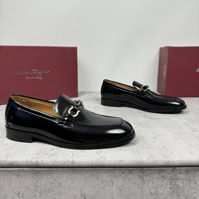 Ferragamo Ferragamo men's metal buckle boutique leather shoes, this men's loafer