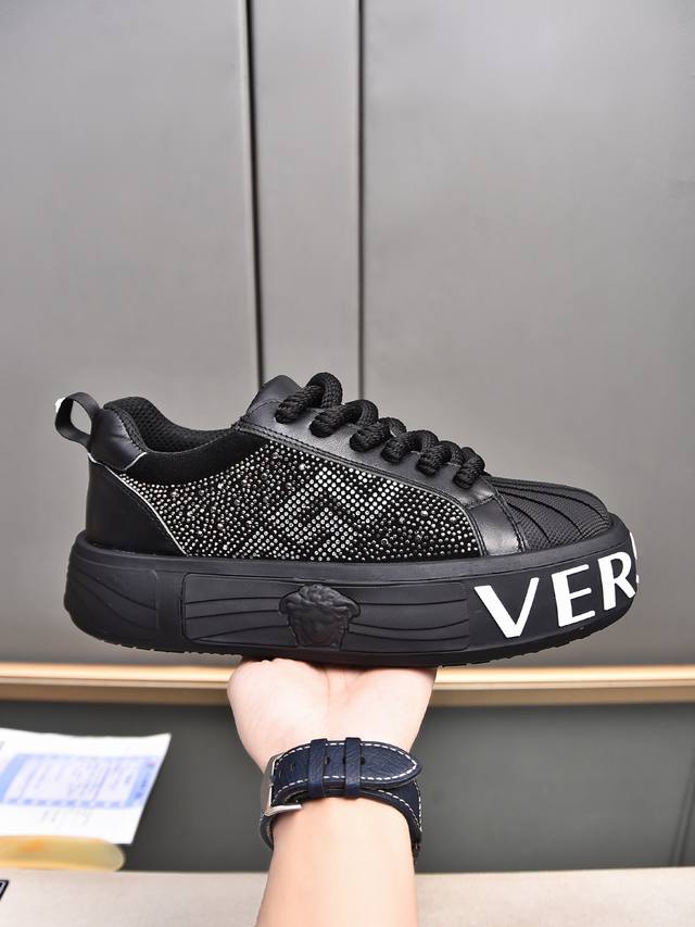 Versace Diamond Collection, Versace DDD, new collection, Medusa trendy men's low
