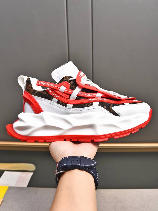 New Fd casual sneakers feature a wavy sole engraved with the letter F. The heel