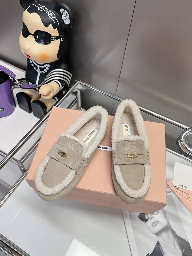 Factory Price Women's Shoes and Athletic Shoes Original Miumiu Autumn/Winter Ne