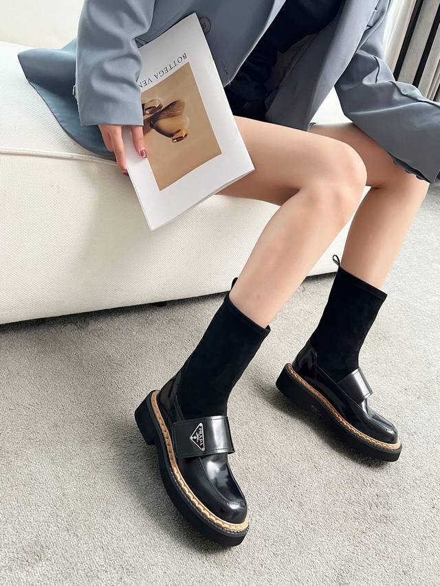 Factory Price Women's Shoes and Sportswear: Original Prada Fall/Winter Hot Shots