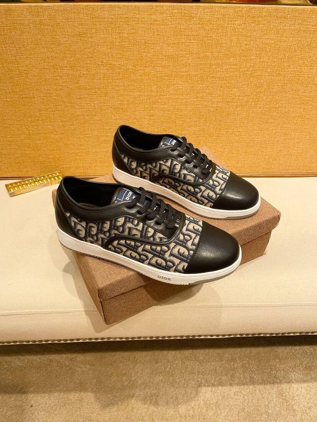 Factory-priced men's sports shoes. New Dior men's leather casual shoes, the hig