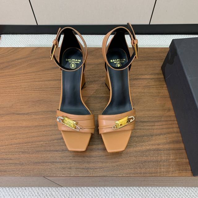 Factory-priced women's sports shoes, original Bal*Ain platform sandals. Incredi