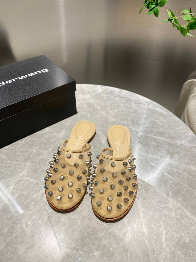 Factory-priced women's clothing and sports shoes, original purchase from the Ki