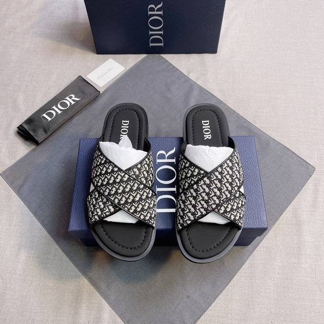 New arrival: Dior men's slipper-style outsole, lighter and non-slip. Fashion tr