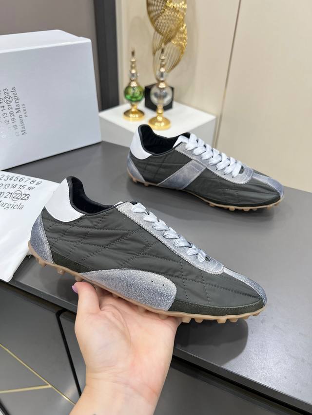 High-Release 35-45 Couple's Style | Dexun Casual Sneakers with Spikes Continuin