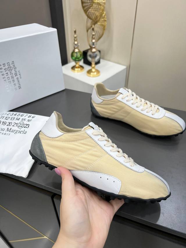 High-Release 35-45 Couple's Style | Dexun Casual Sneakers with Spikes Continuin