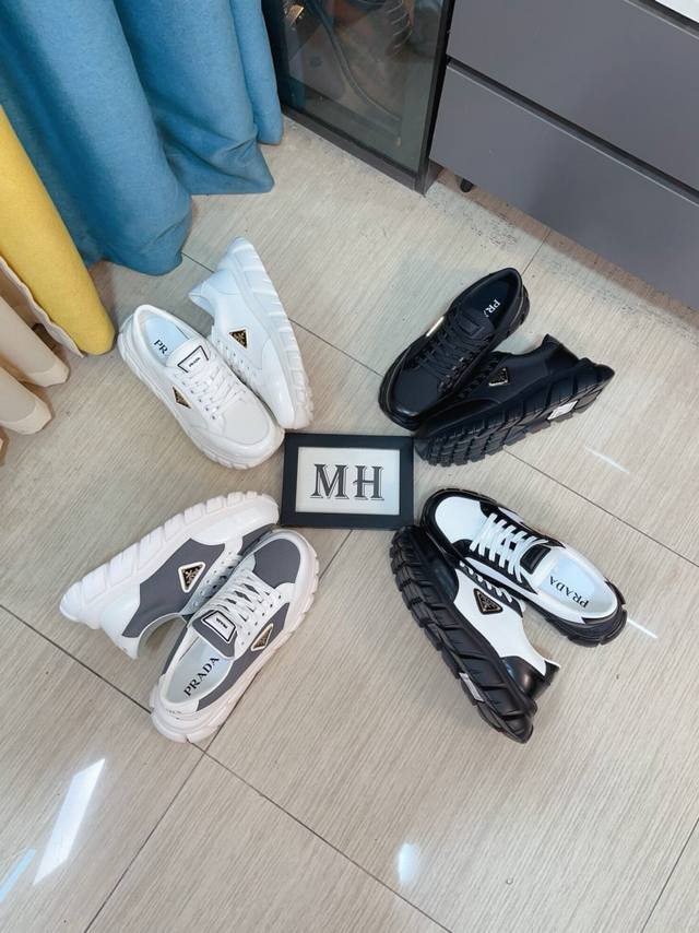 High-quality new Prada shoes are now available at Prada counters. These new men