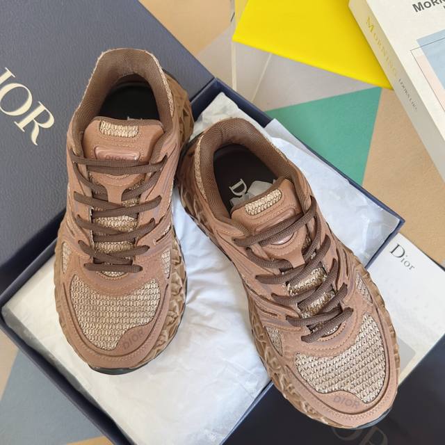 Dior Men's Sizes 39-44. Men's Sizes 45 and 46 are custom-made. The Dior Kawa Dio
