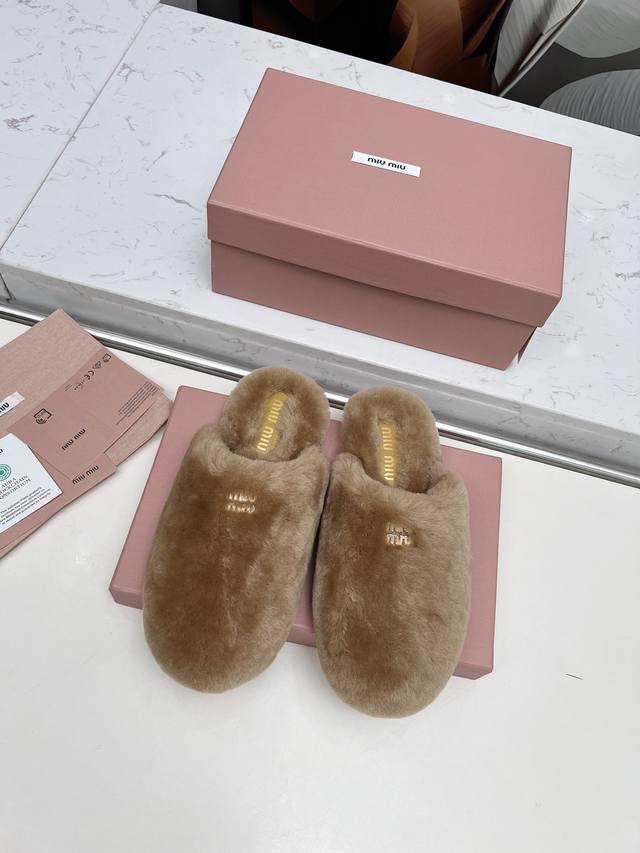 Miu Miu 25-year-old flat-soled furry slippers, new models on the catwalk, retro,