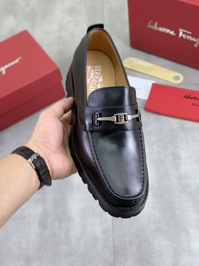 Factory Price: P.S. Salvatore Ferragamo's latest men's casual business leather