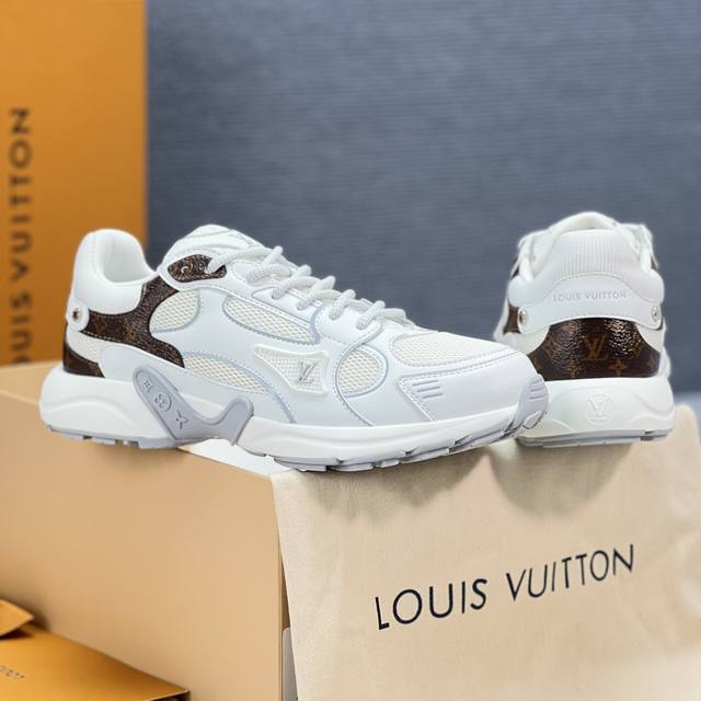Actual Price: Louis Vuitton's new couple's casual sneakers. Lv also has its own