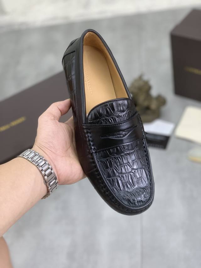 Factory Price: P Actual Price. High-quality business loafers with water-dyed co