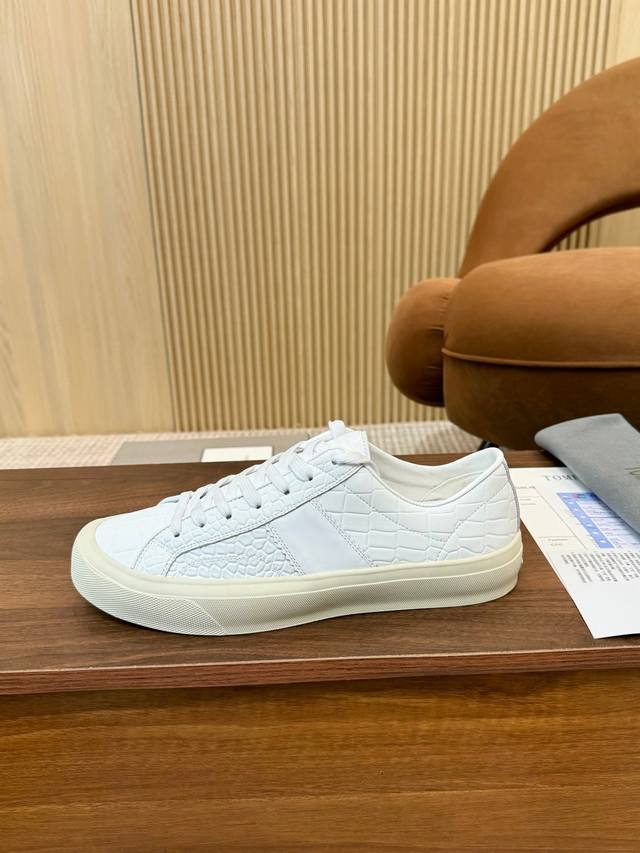 Available Price: Tom Ford American Retro Luxury Style. Sizes: 39-45. Tom Ford i