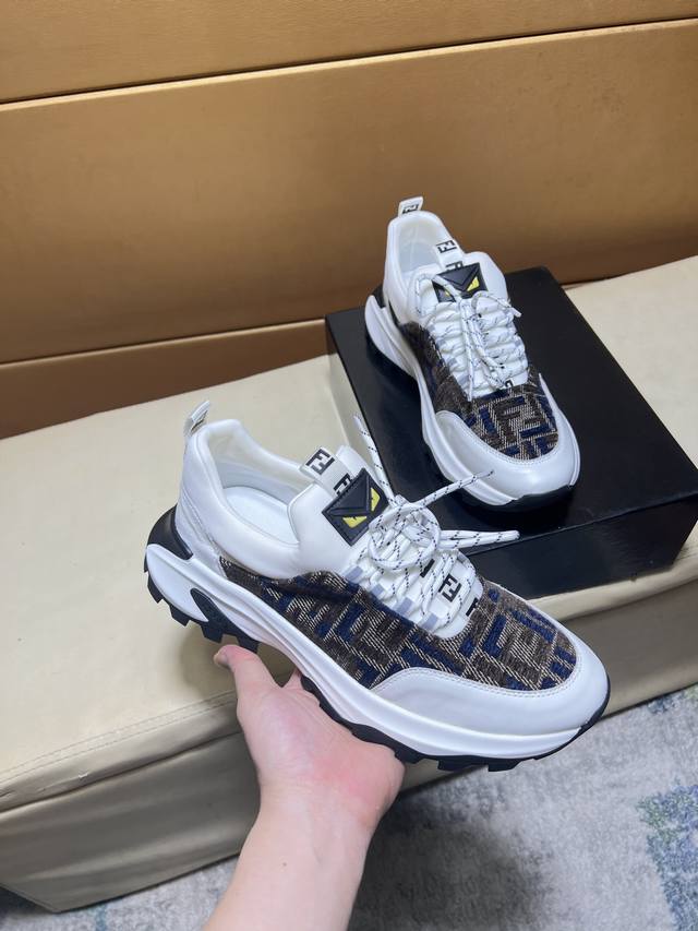 Fendi top purchasing agent for men 2025 Hong Kong counter simultaneous sale. So