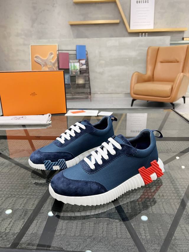 H Top purchasing agent loves super popular male god sports shoes. New products a
