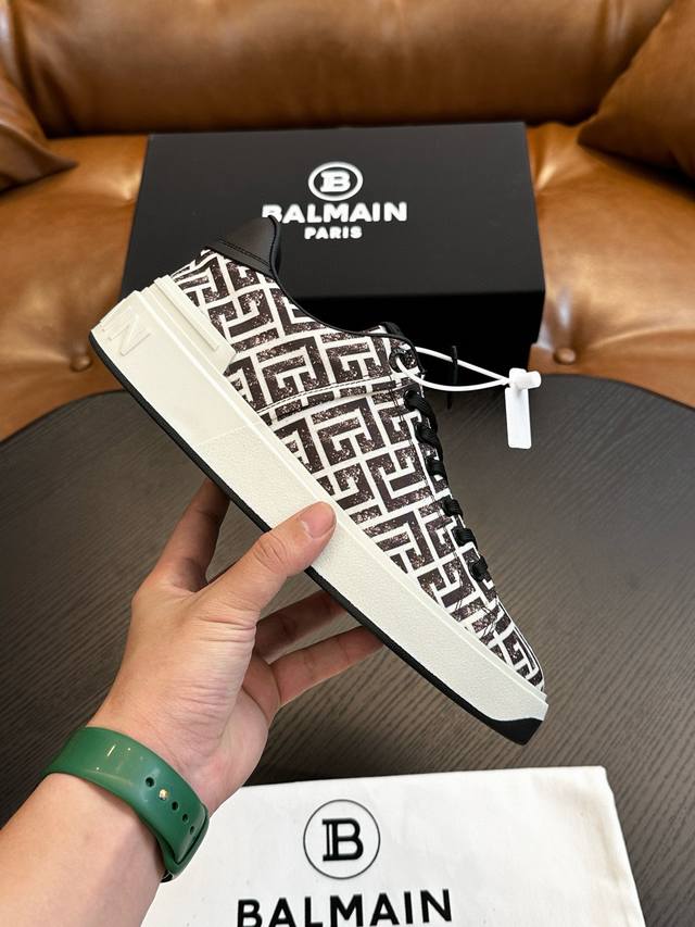 Factory Price Balmain B-Skate Sneakers DDD. The B-Skate features a multi-materi