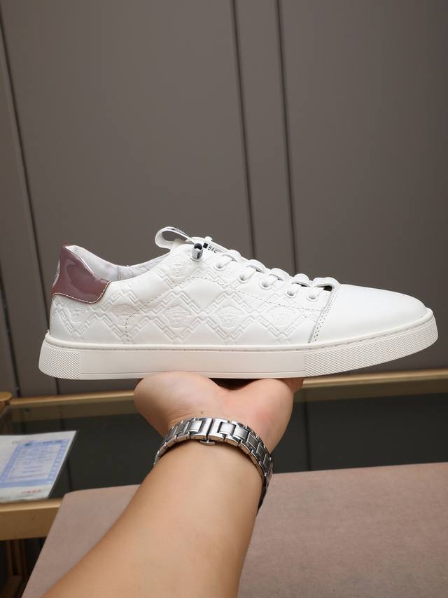 Pp Versace's latest casual shoes feature breathable cowhide lining and a large,