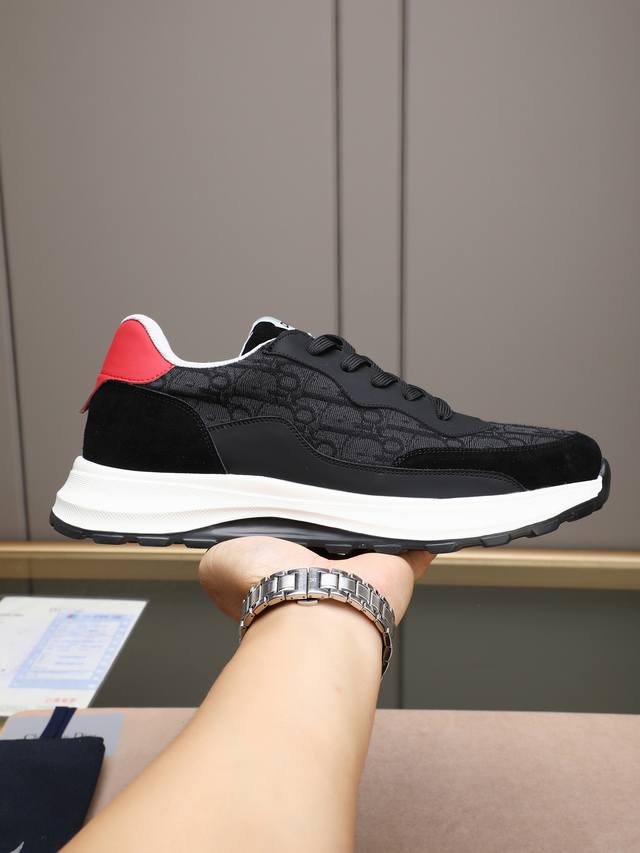Pp Dior's avant-garde and versatile men's shoes are privately molded. Calfskin i