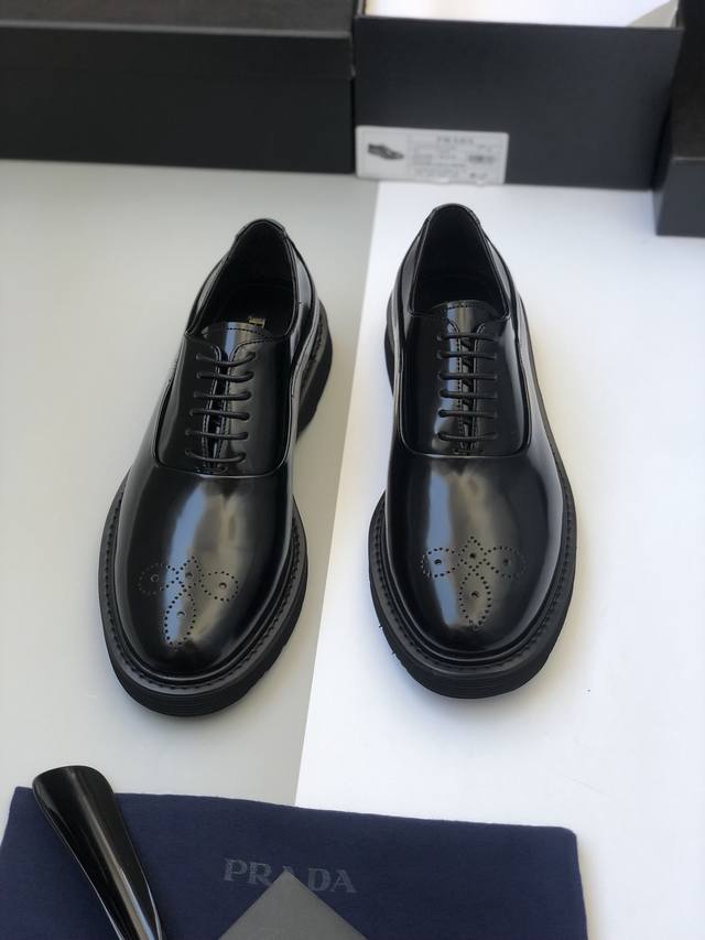 Carved Prad* Derby men's shoes have arrived. Counter quality, hand-rubbed color