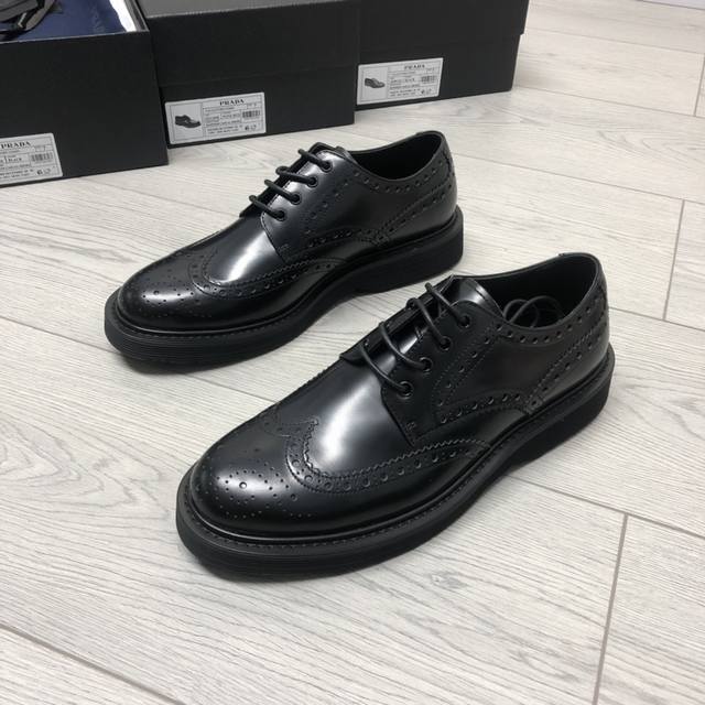 Carved Prad* Derby men's shoes have arrived. Counter quality, hand-rubbed color