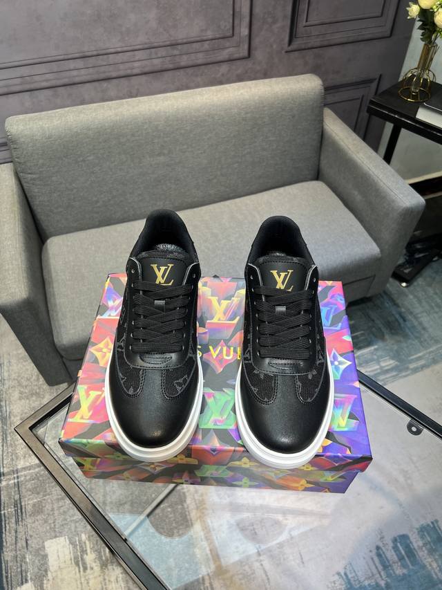 Lv's latest trendy casual shoes are a hit in stores. New arrival for spring and