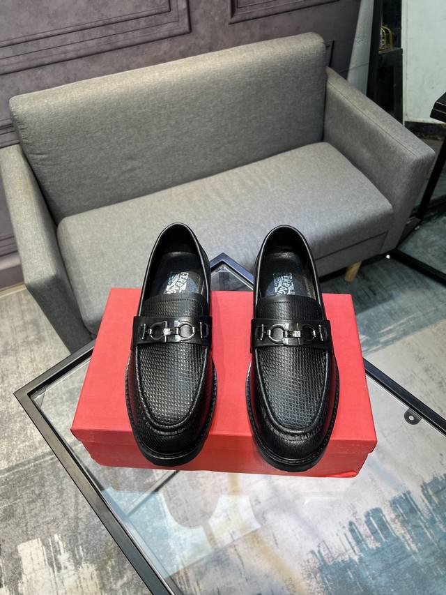 Ferragamo's new leather shoes are the hottest classics. Made with Italian calfs