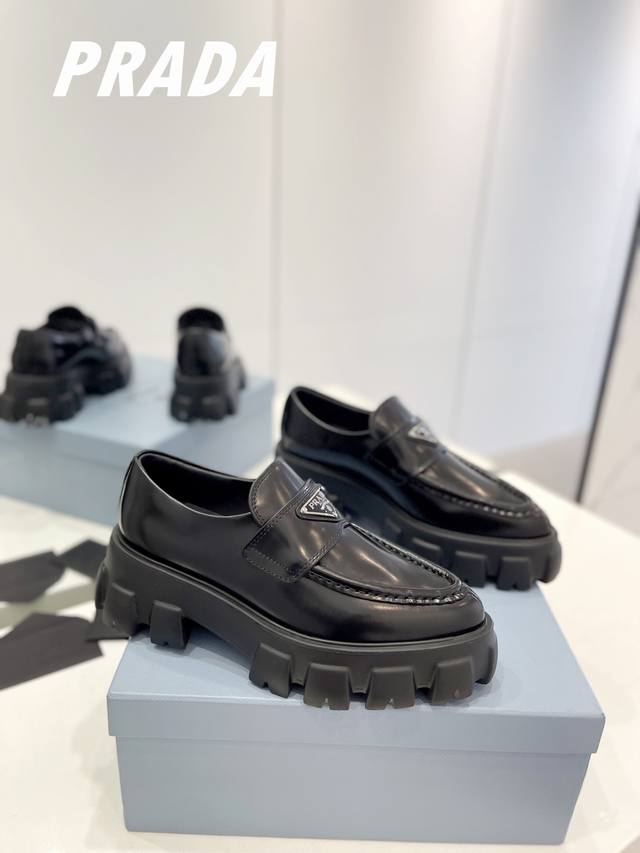 Factory-priced, top-tier Prada hit! So stunning, so many influencers are wearing