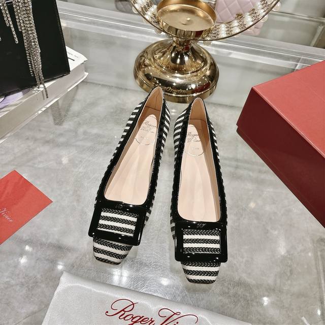 Roger Viv*Er 2025 Fall/Winter new styles with upgraded colors. Everyone loves Ro