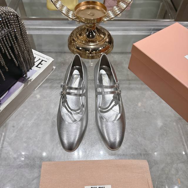 Factory-made, top-quality Miu Miu Autumn/Winter 25 runway new arrivals! Chunky-h