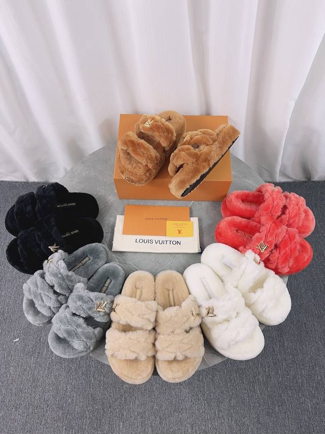 Louis Vuitton's new wool slippers are made of fine and soft wool DDD. They are m
