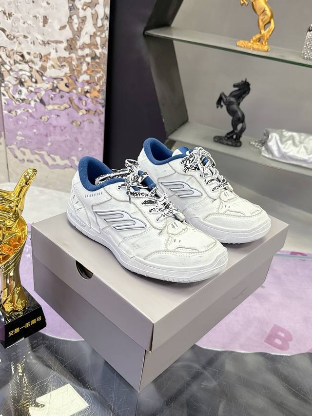 Factory P price P: Balenciaga's latest autumn and winter model Hamp Tons couple