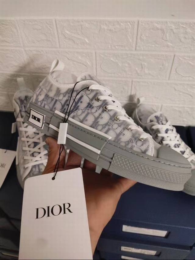 Men's and Women's Dior premium couple's pair. Upper: Made from custom-made, orig